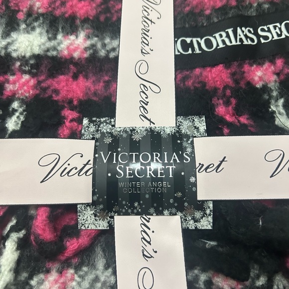 Victoria's Secret Pink and Black Scarf - Picture 2 of 5